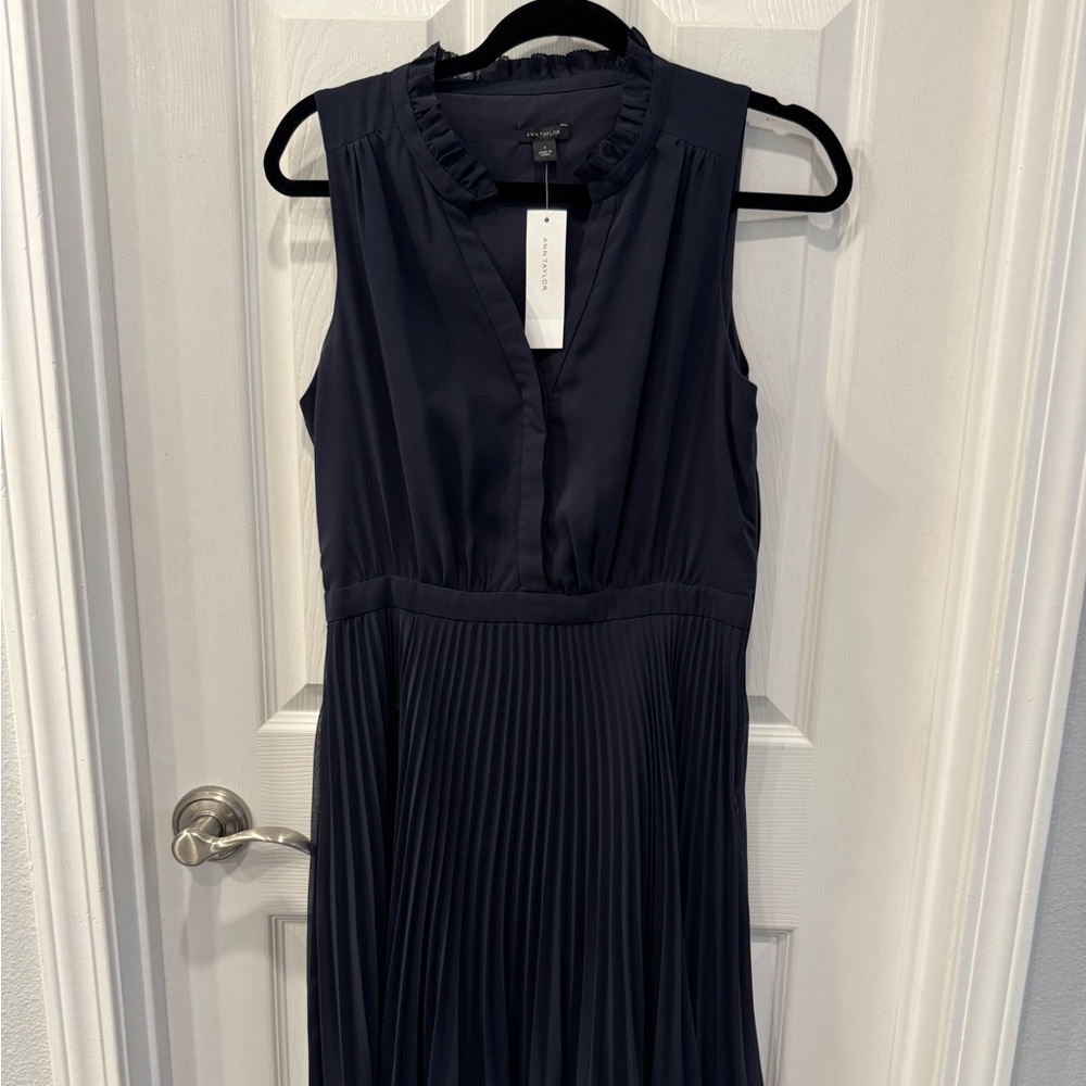 Elegant Navy Sleeveless Dress